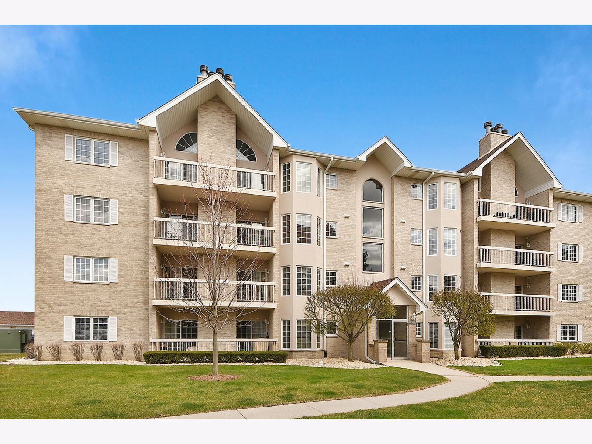 Condominiums Sold Grafton Place Tinley Park Illinois, 7747 Bristol Park