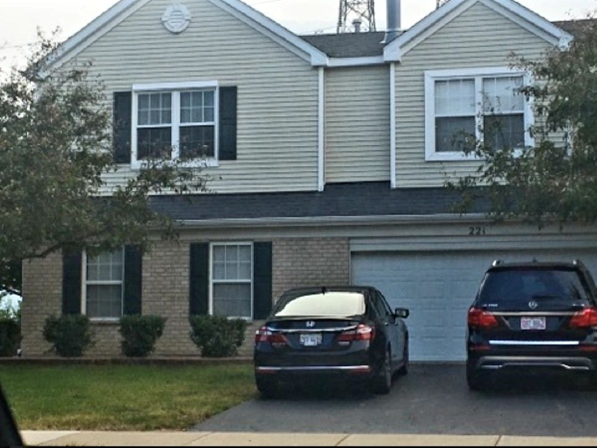 Townhomes & Condos & Homes Rented Walnut Trails Shorewood Illinois, 221 Parkside