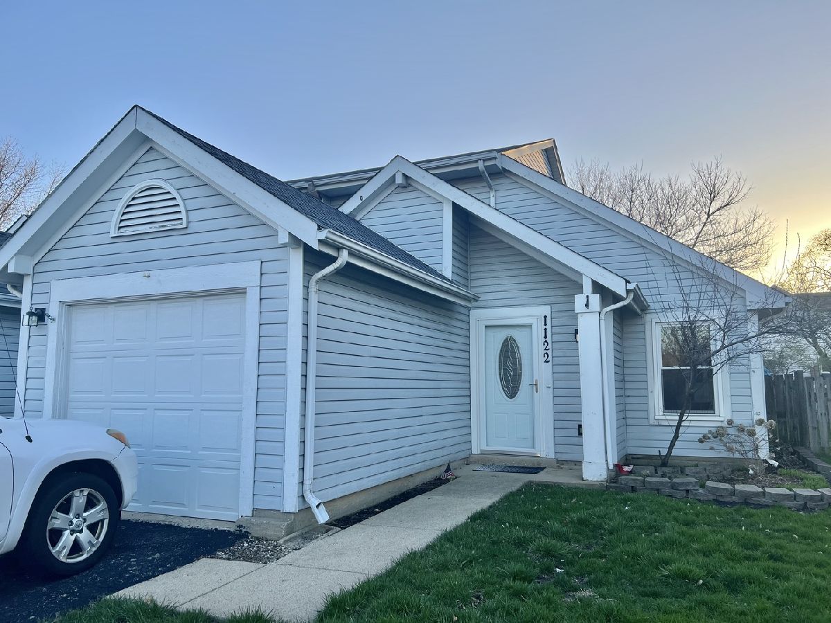 Townhomes & Homes Sold Hunters Crossing Carol Stream Illinois, 1122 Bradbury