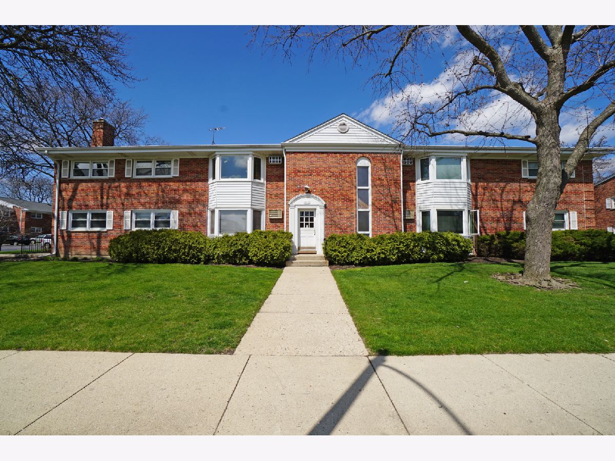 Condominiums Sold Hampton Courts Arlington Heights Illinois, 510 Miner