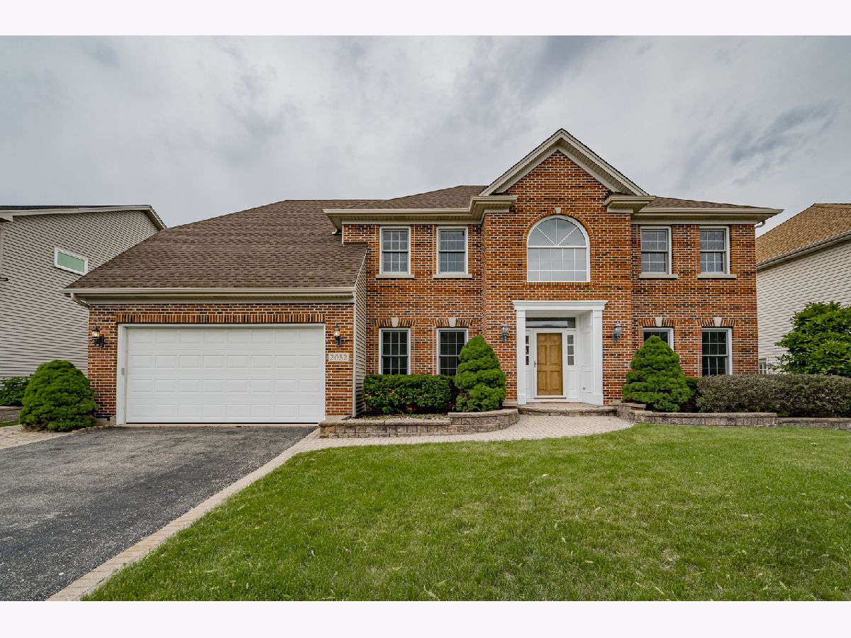 Homes Sold Wheatlands-summit Chase East Aurora Illinois, 2052 Gardner