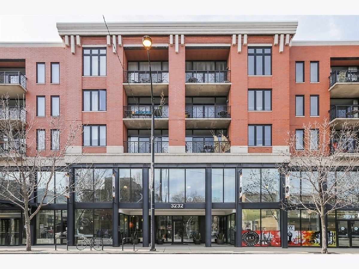 Condominiums Rented Plaza 32 Chicago Illinois, 3232 Halsted