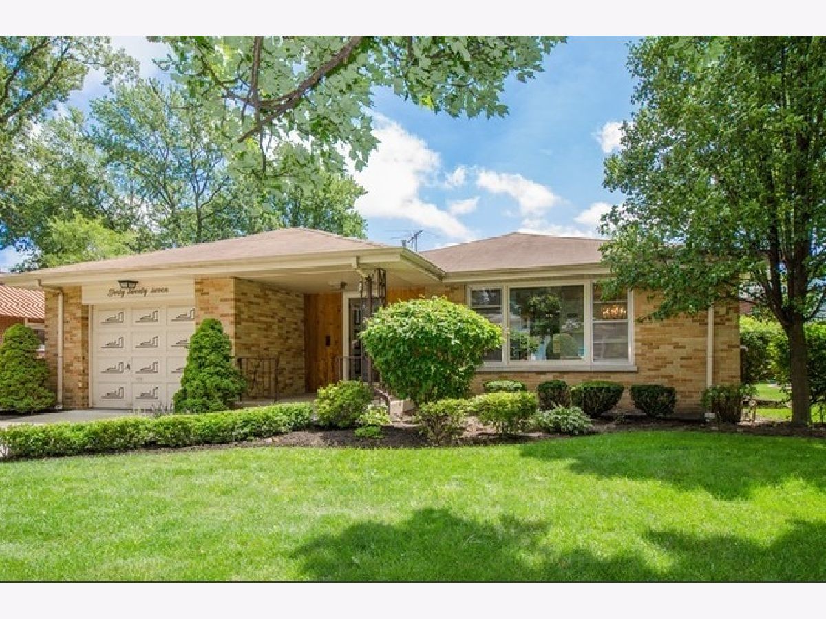 Homes & Townhomes Rented Devonshire Skokie Illinois, 4027 Greenwood