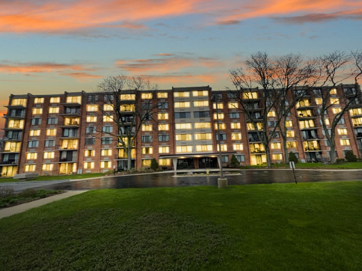 Condominiums Sold St Regis Lombard Illinois, 2000 Saint Regis