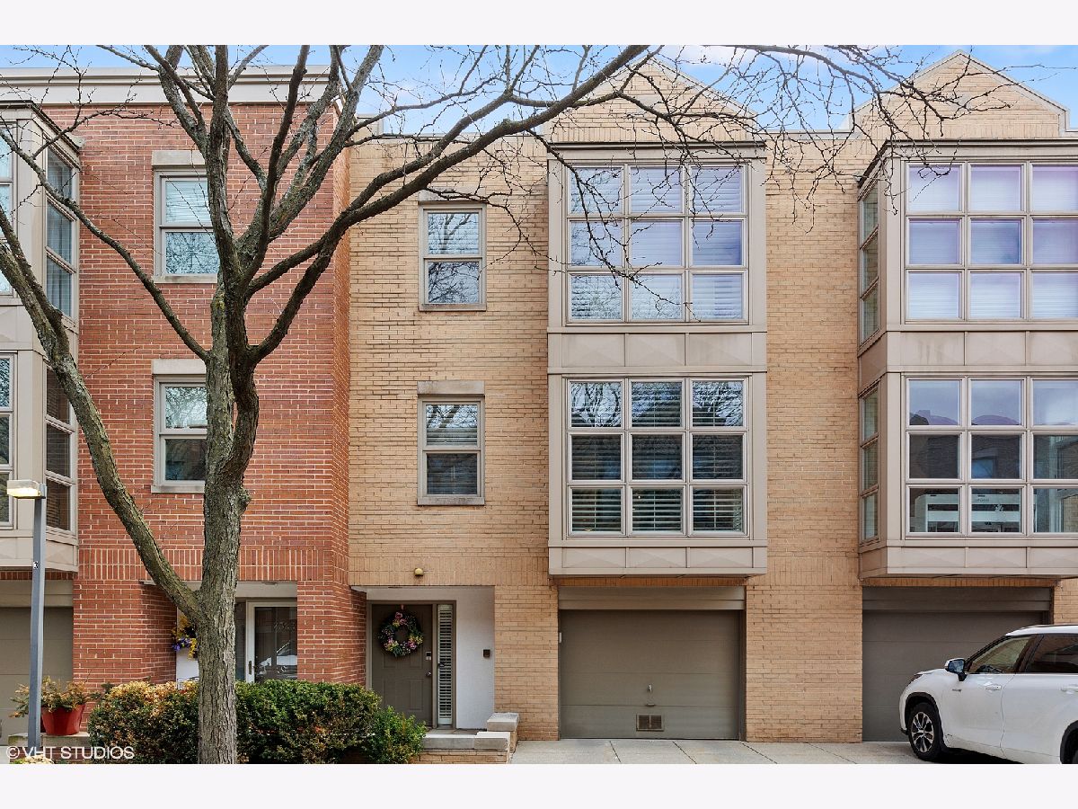 Townhomes Sold Lakewood Commons Chicago Illinois, 2319 Wayne