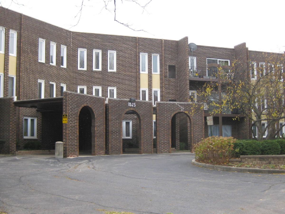 Condominiums Rented Sandpebble Walk Wheeling Illinois, 1525 Sander