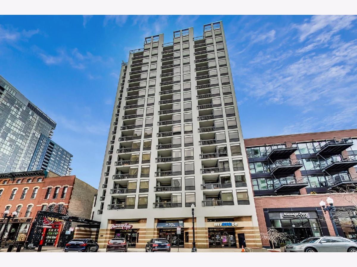 Condominiums Sold Neapolitan Chicago Illinois, 1212 Wells