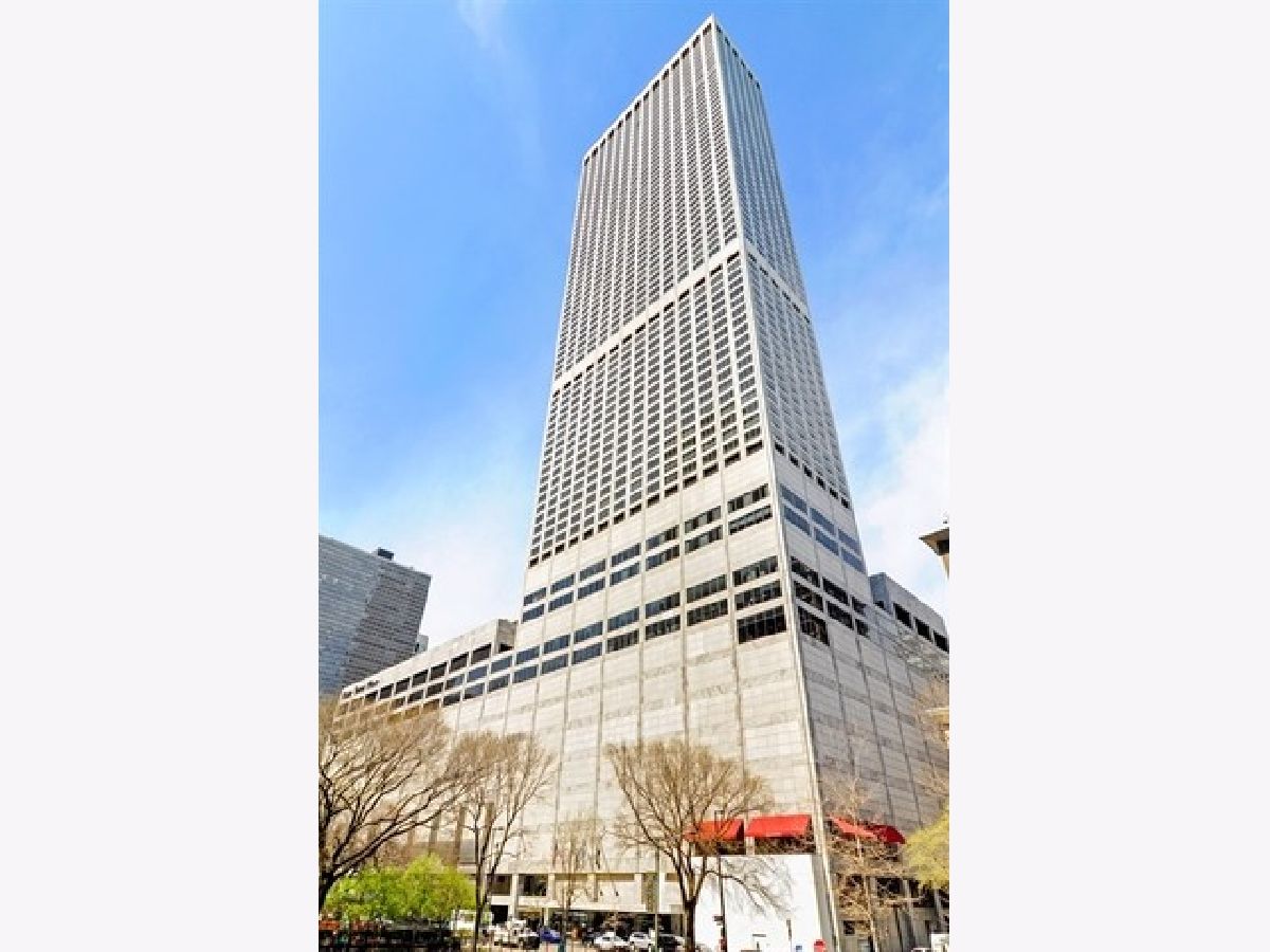 Condominiums Rented Water Tower Residences Chicago Illinois, 180 Pearson