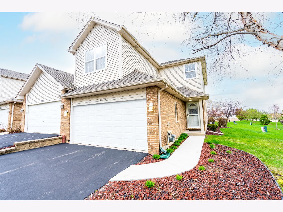 Townhomes & Condos & Homes Sold Manchester Cove Mokena Illinois, 19239 Crescent