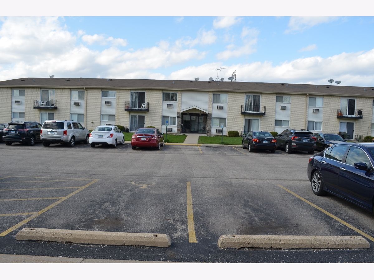 Condominiums Rented Courtland Square Des Plaines Illinois, 8924 Kenneth