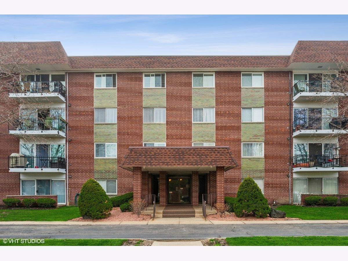 Condominiums & Homes Sold Green Acres Arlington Heights Illinois, 1030 Fernandez
