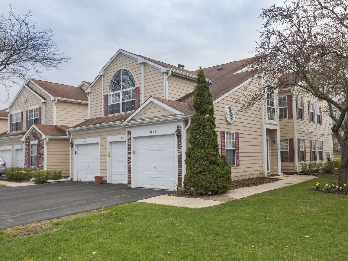 Manors Of Oak Knoll Streamwood IL, Townhomes & Condos & Homes For Sale