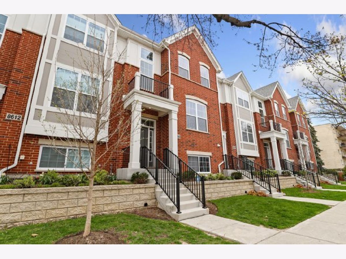 Condos & Townhomes Sold Lexington Walk Morton Grove Illinois, 8614 Ferris