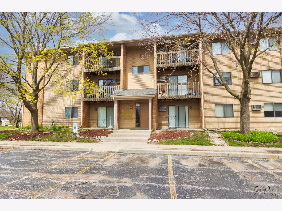 Condominiums Rented Virginia Road Condominiums Crystal Lake Illinois, 627 Virginia