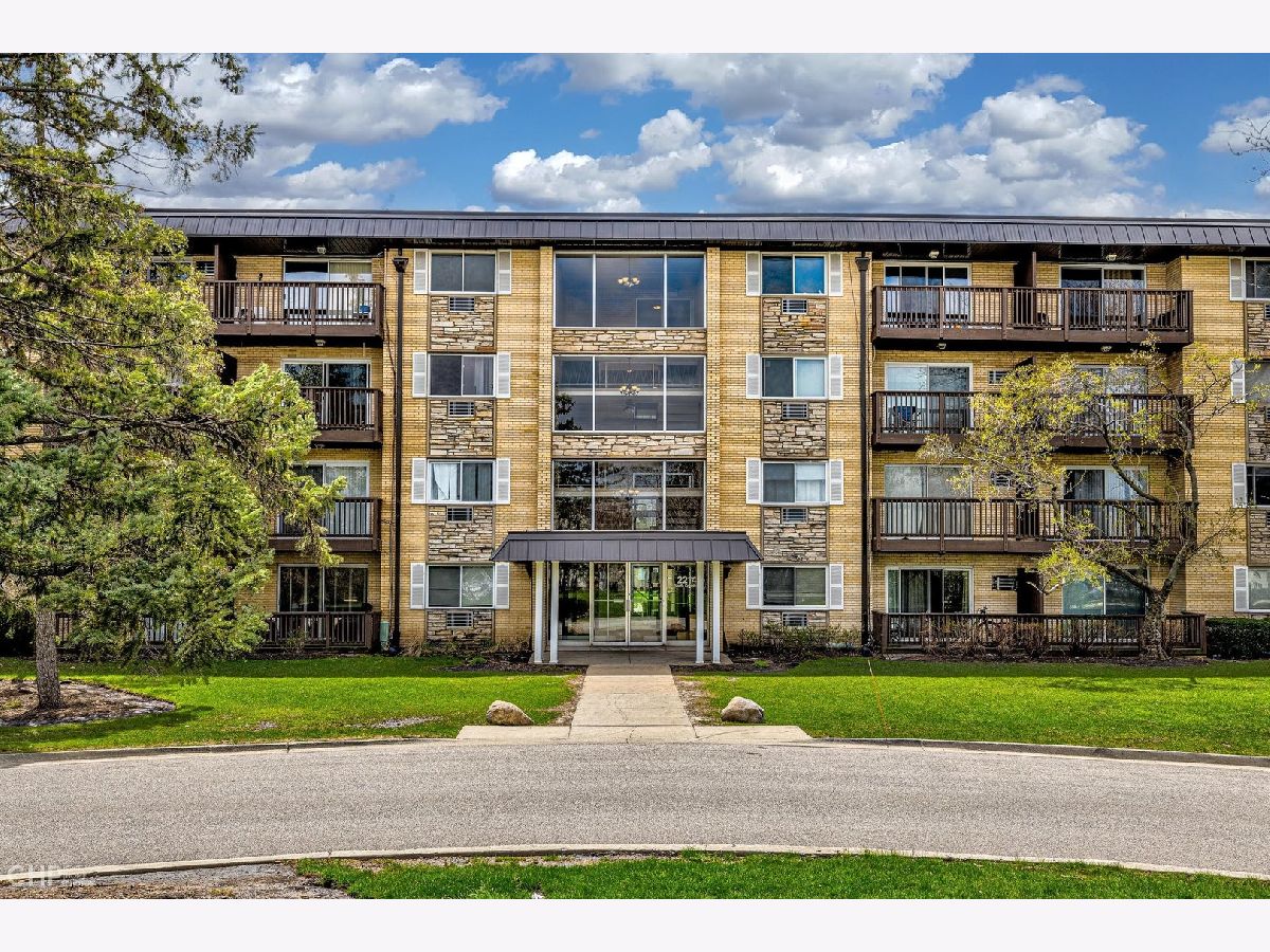 Condominiums & Homes Sold Evergreen Court Arlington Heights Illinois, 2214 Goebbert