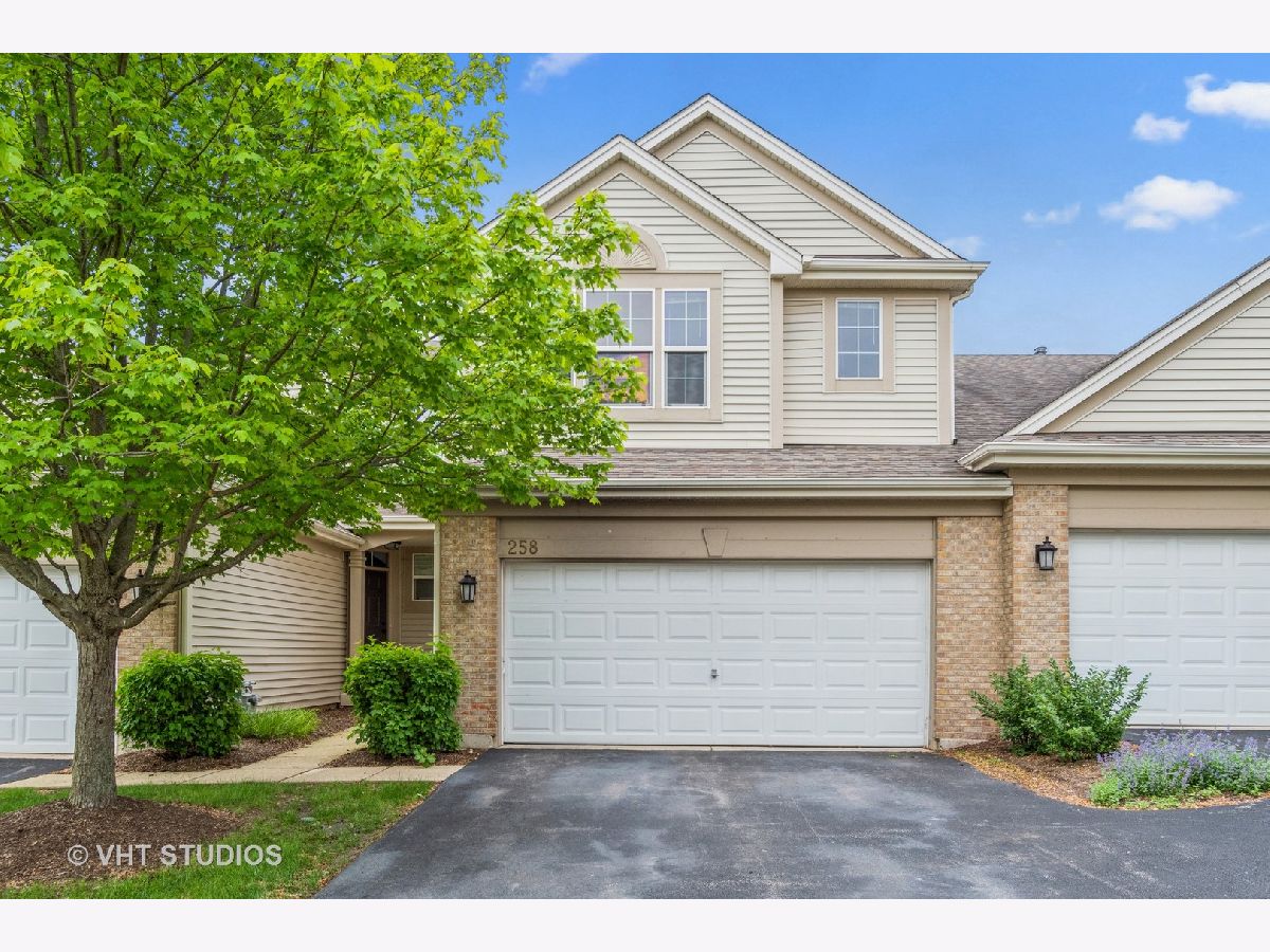Townhomes & Condos & Homes Sold Fox Highlands Yorkville Illinois, 258 St Josephs