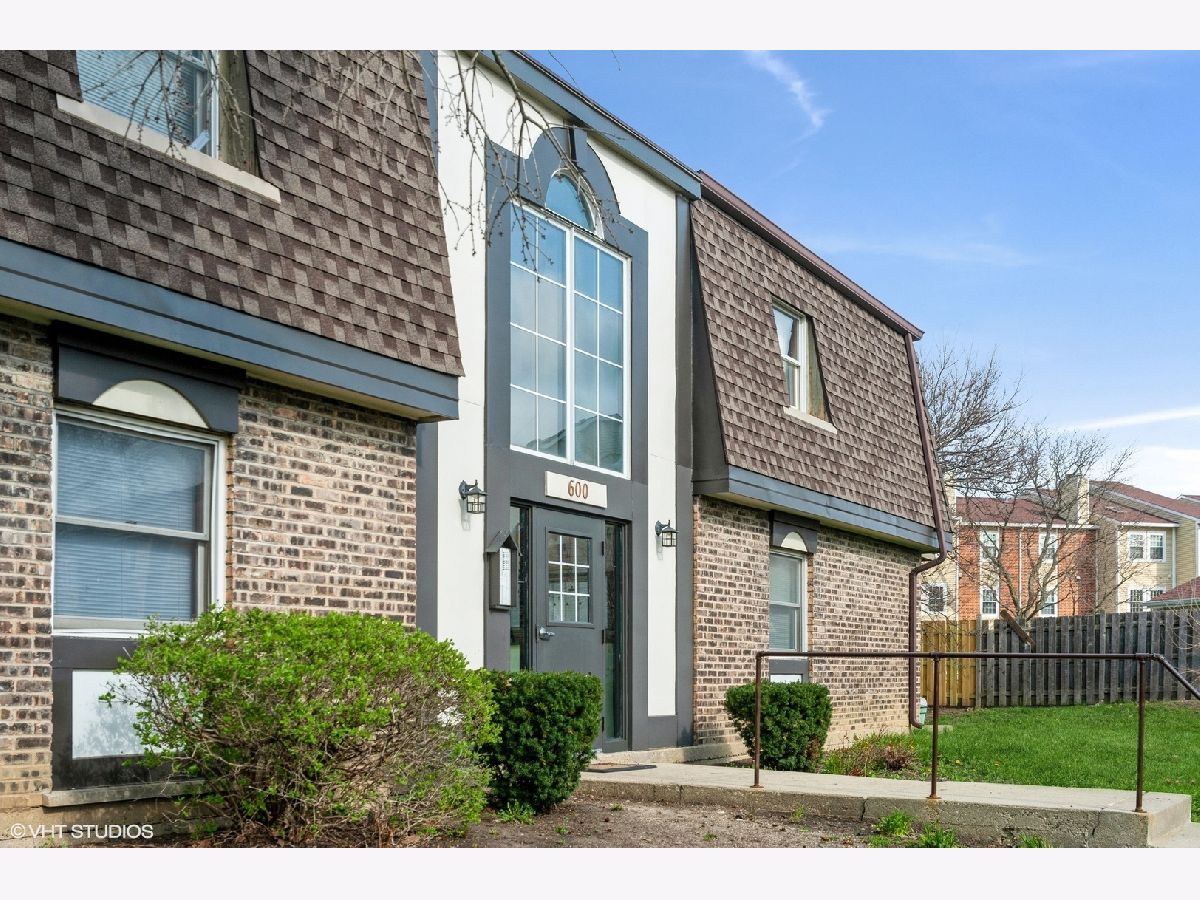 Condominiums & Homes Sold Buffalo Ridge Buffalo Grove Illinois, 600 Trace