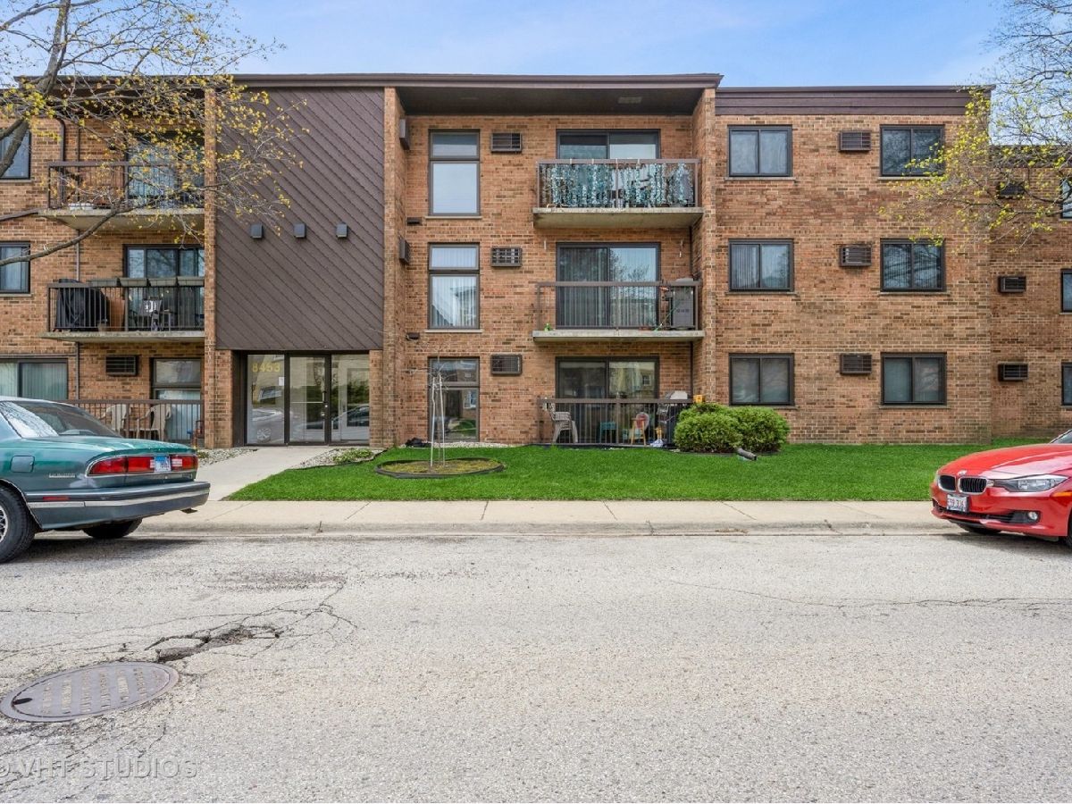 Condominiums Sold Parkside Square Chicago Illinois, 8453 Gregory