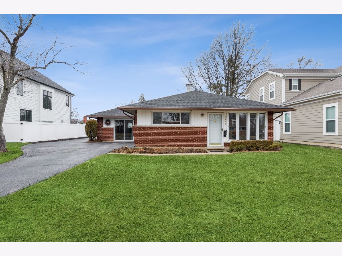 Homes Rented Hasbrook Arlington Heights Illinois, 1825 Mitchell
