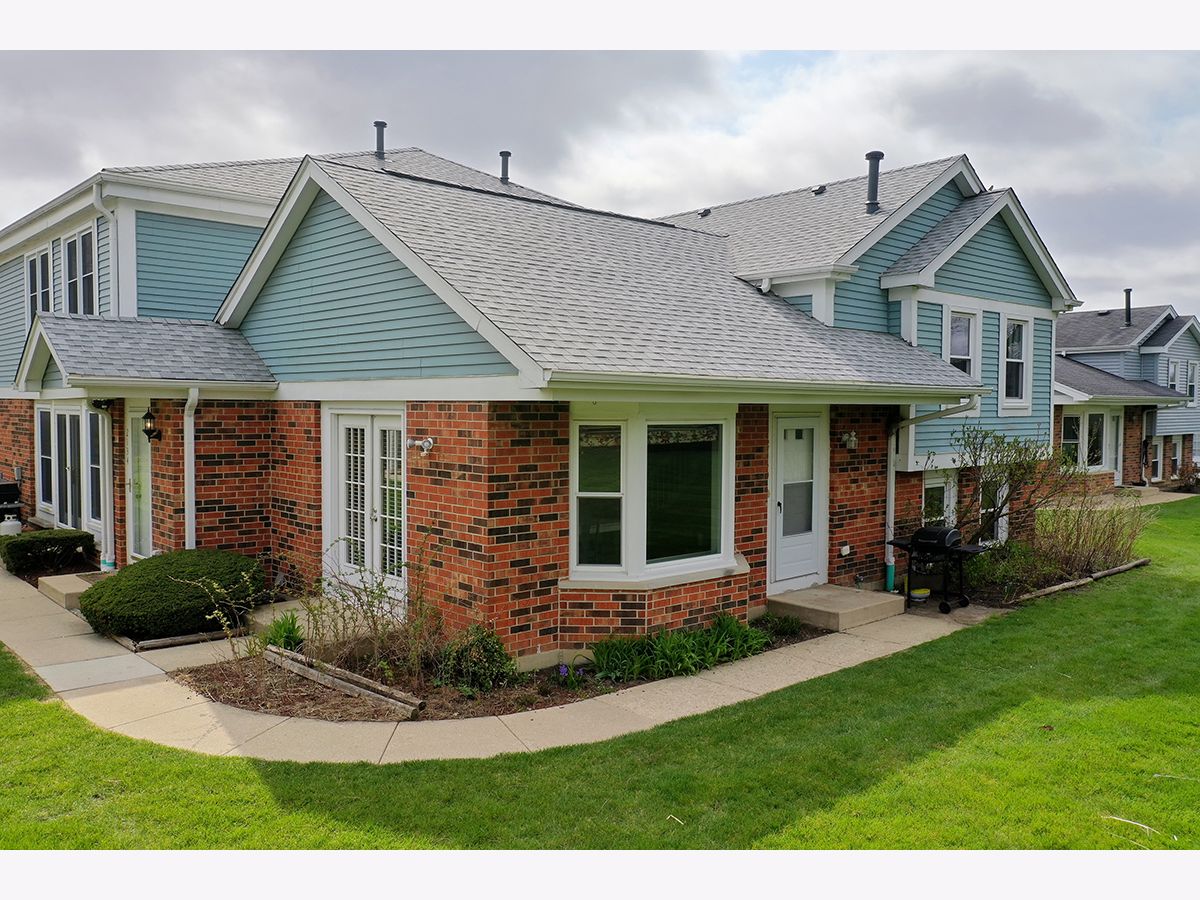 Townhomes Sold Nichols Grove Palatine Illinois, 2130 Coach