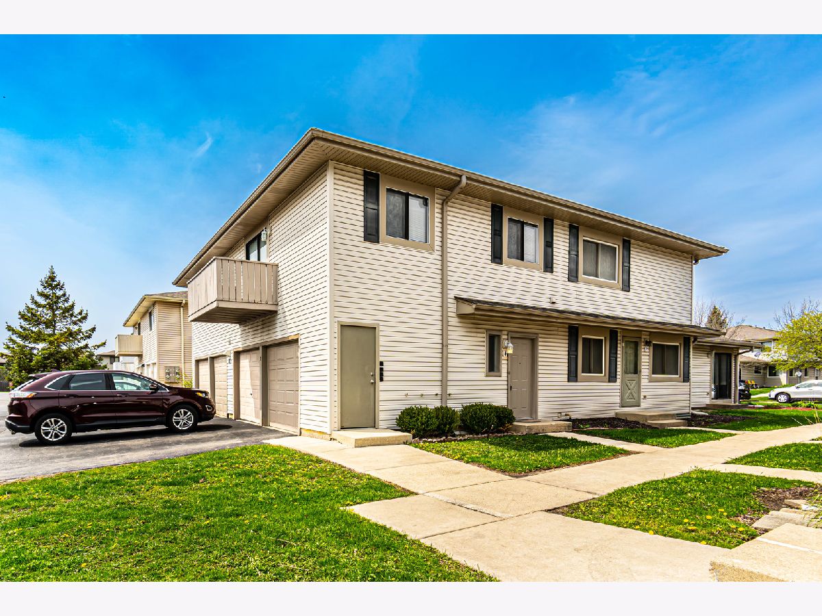 Condominiums Sold Winchester Square Warrenville Illinois, 29W527 Winchester
