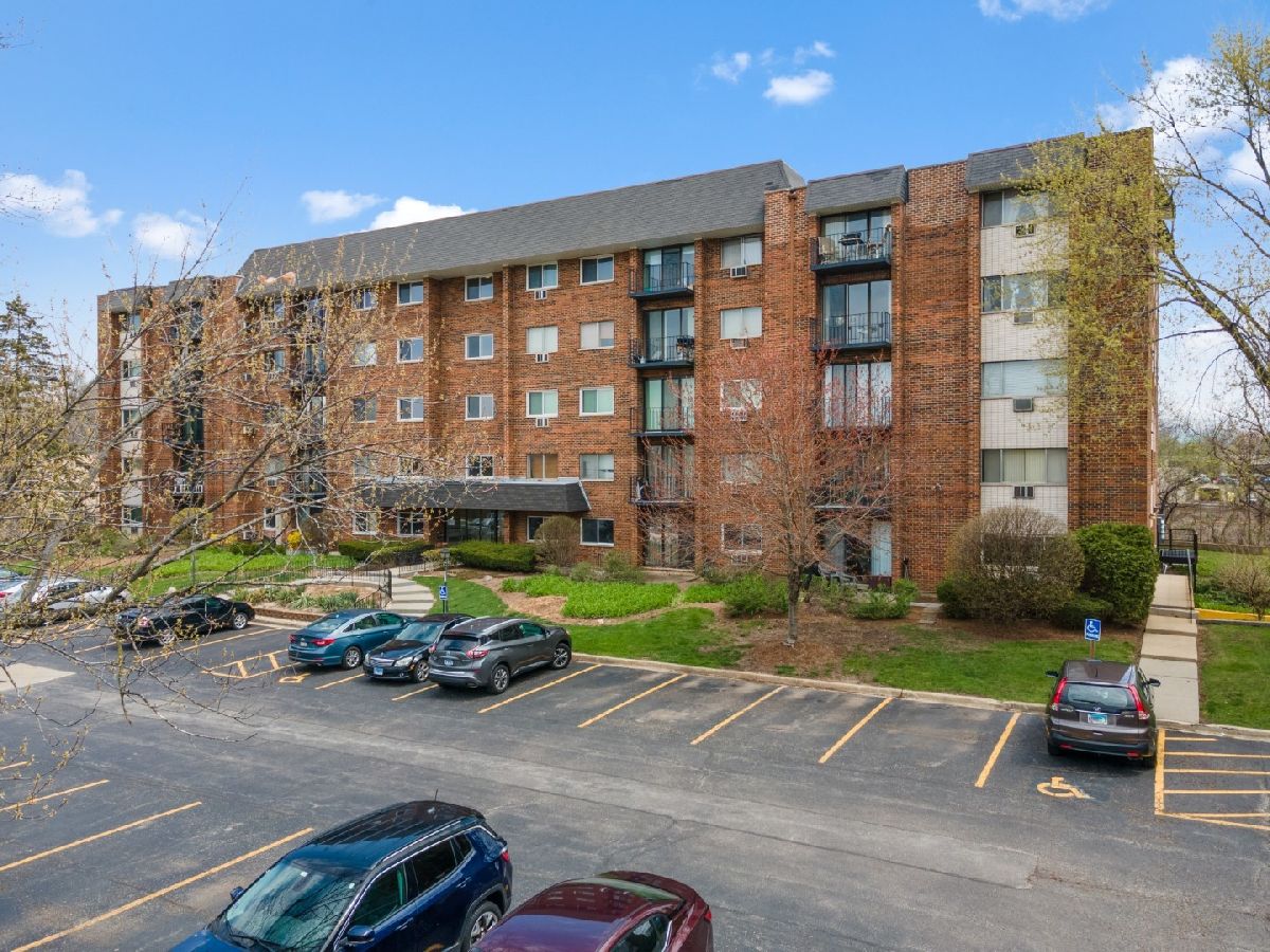 Condominiums & Homes Sold St Joseph Creek Lisle Illinois, 4711 Saint Joseph Creek
