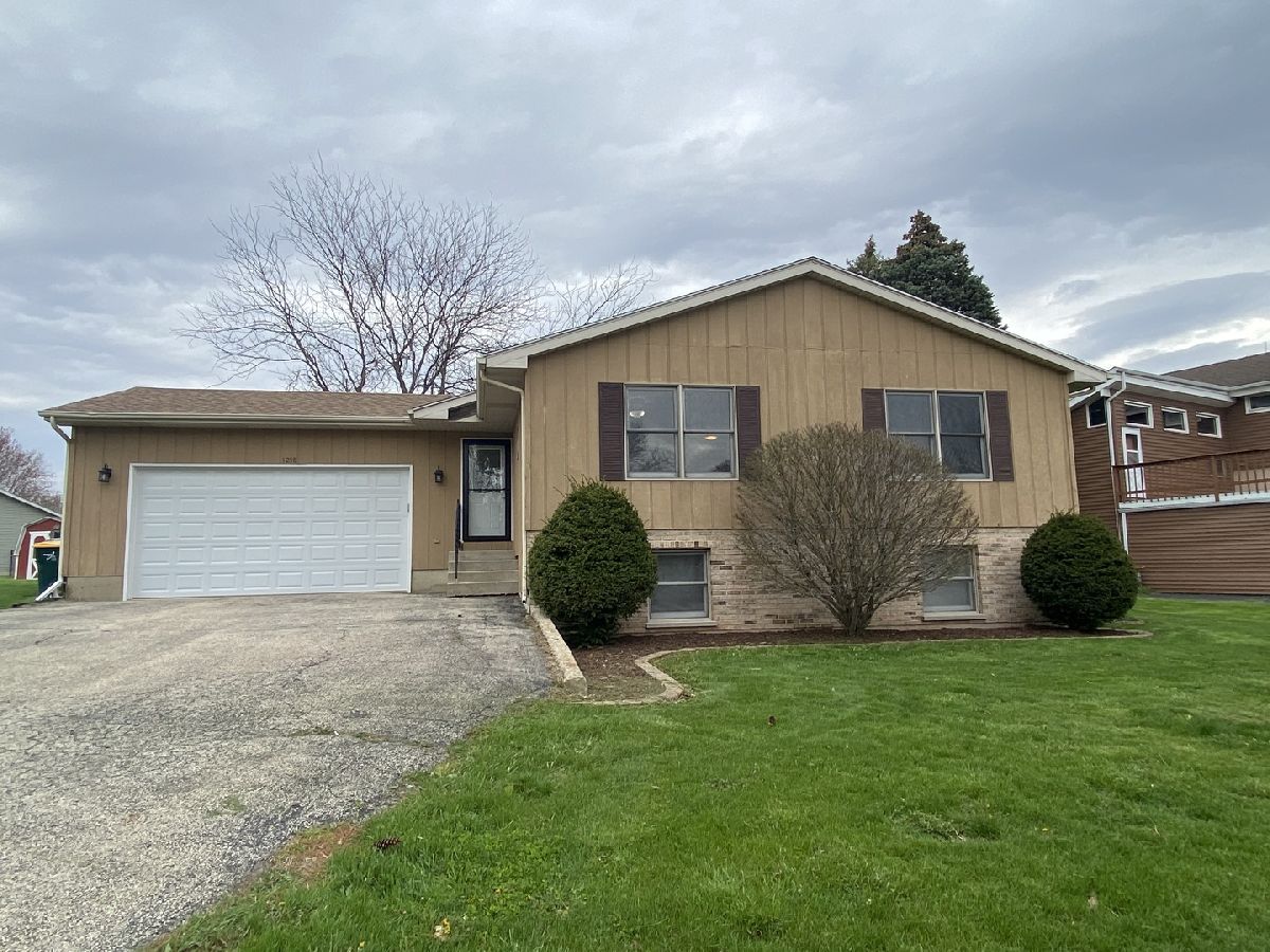 Homes Sold Lake Holiday Somonauk Illinois, 1258 Holiday
