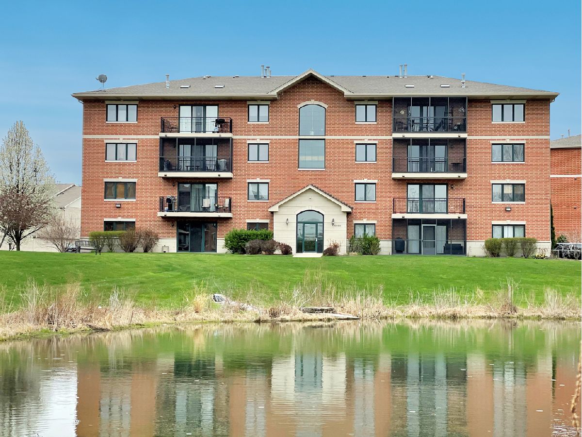 Condominiums & Homes Sold Forest Trails Oak Forest Illinois, 6860 Winding