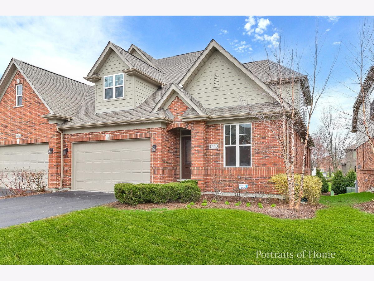 Townhomes Sold Villas At Trafford Place Naperville Illinois, 1640 Castle Lawn
