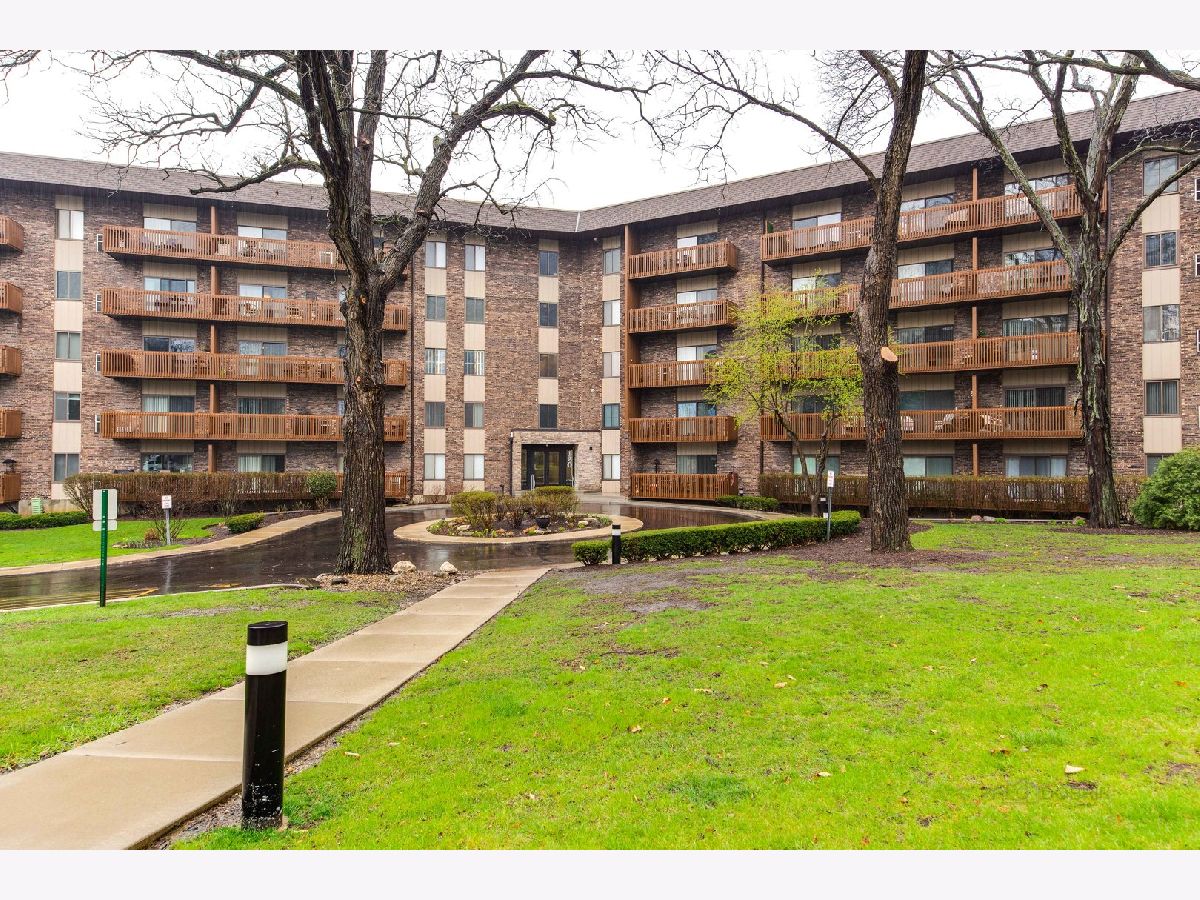Medinah On The Lake Bloomingdale IL, Condominiums For Sale & For Rent