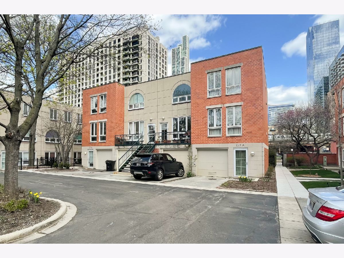 Townhomes Rented Newgate Square Chicago Illinois, 1317 Plymouth