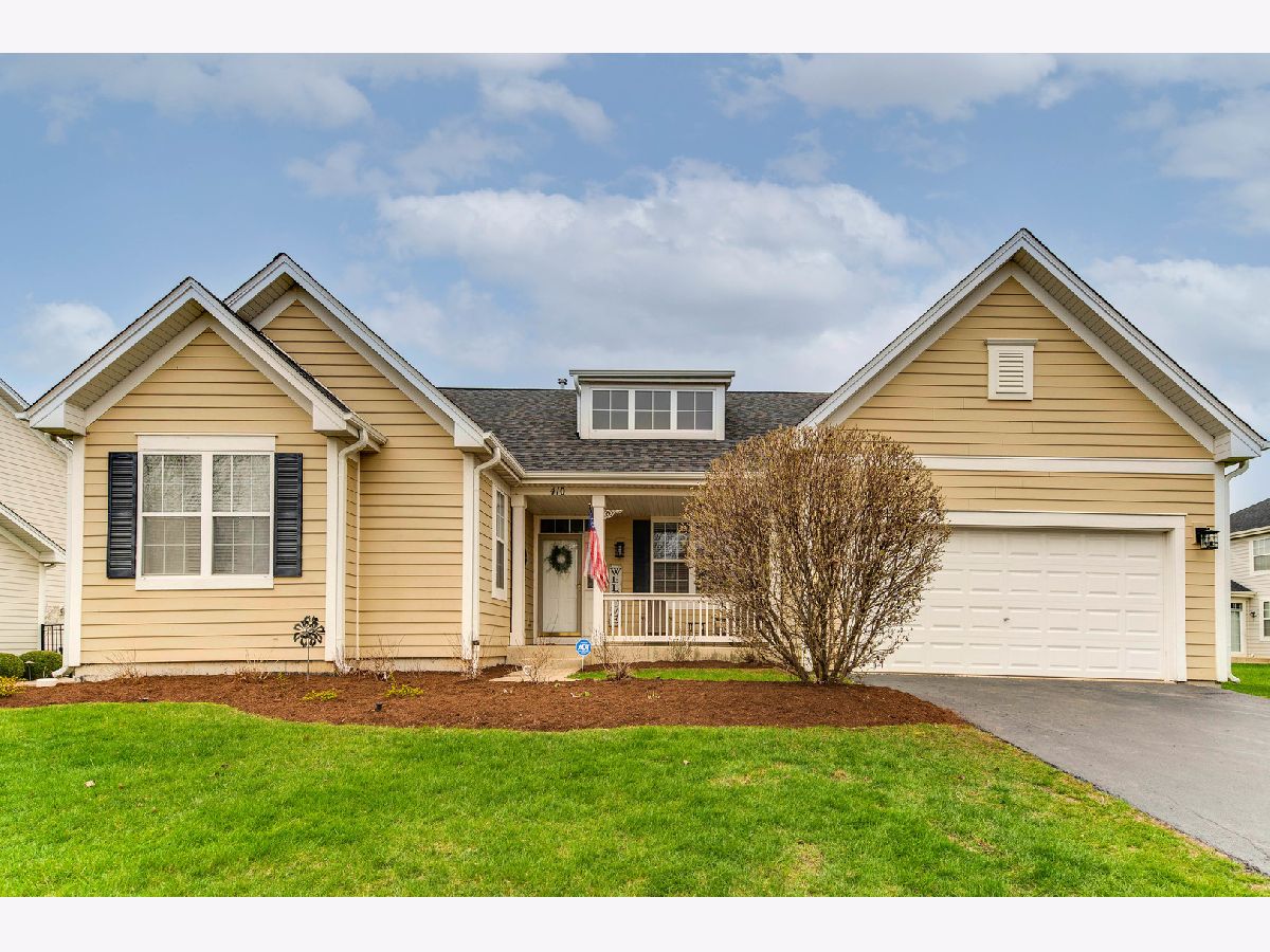 Condominiums & Homes Sold Sandy Creek Elgin Illinois, 410 Amberside