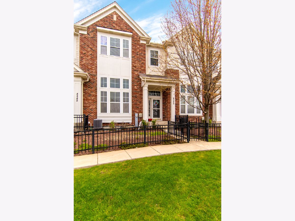 Townhomes & Condos Sold The Plaza On New York Aurora Illinois, 4246 Central Park