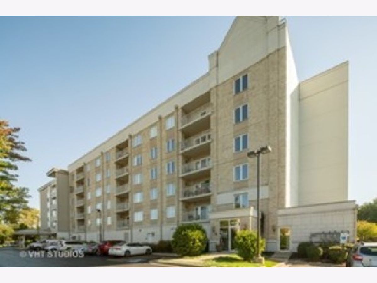 Condominiums Sold York Brook Lombard Illinois, 2030 Saint Regis