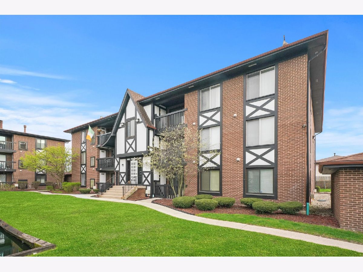 Condominiums Sold Regal Chateau Crestwood Illinois, 13625 Royal