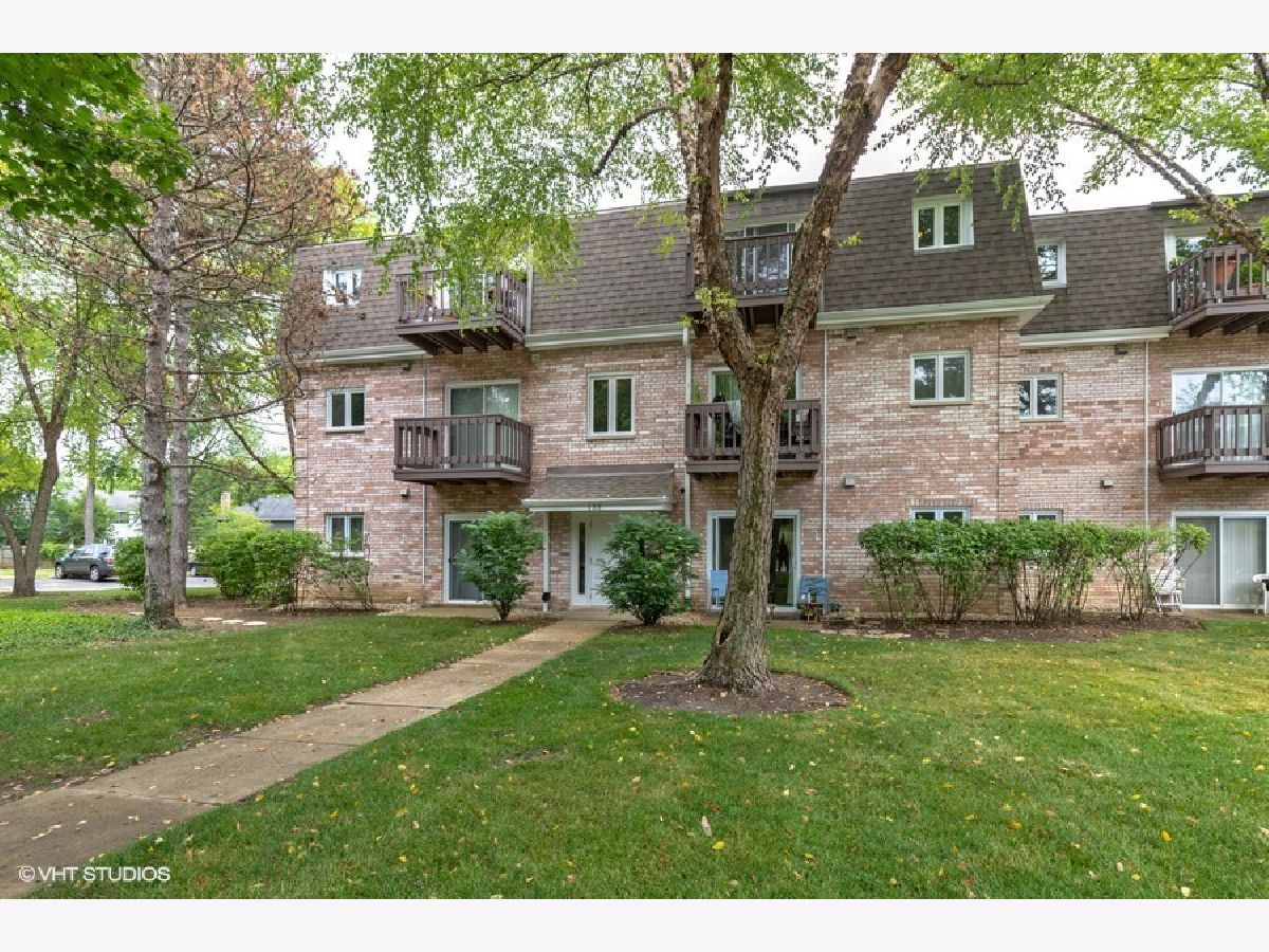 Condominiums Rented Cambridge Green Libertyville Illinois, 133 Winchester