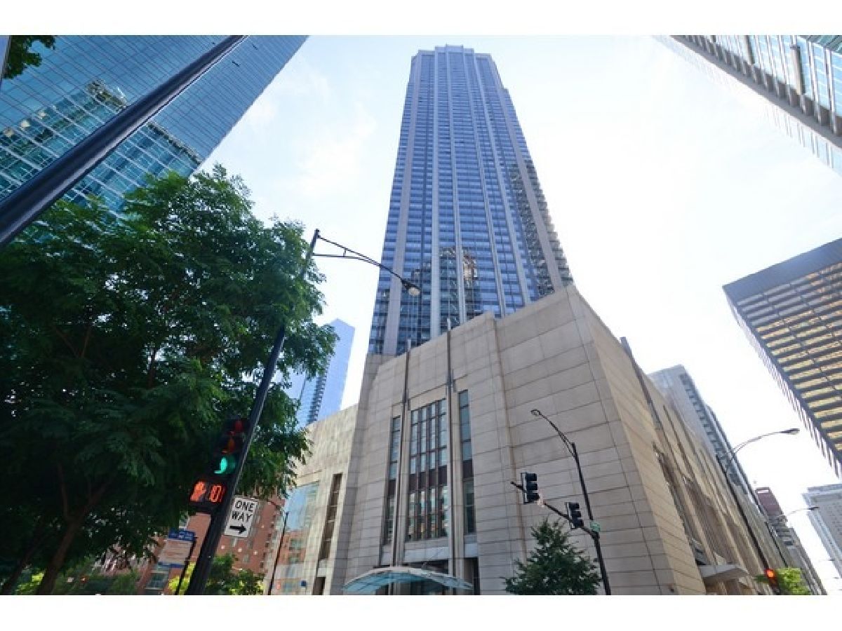 Condominiums Rented River East Chicago Illinois, 512 Mcclurg