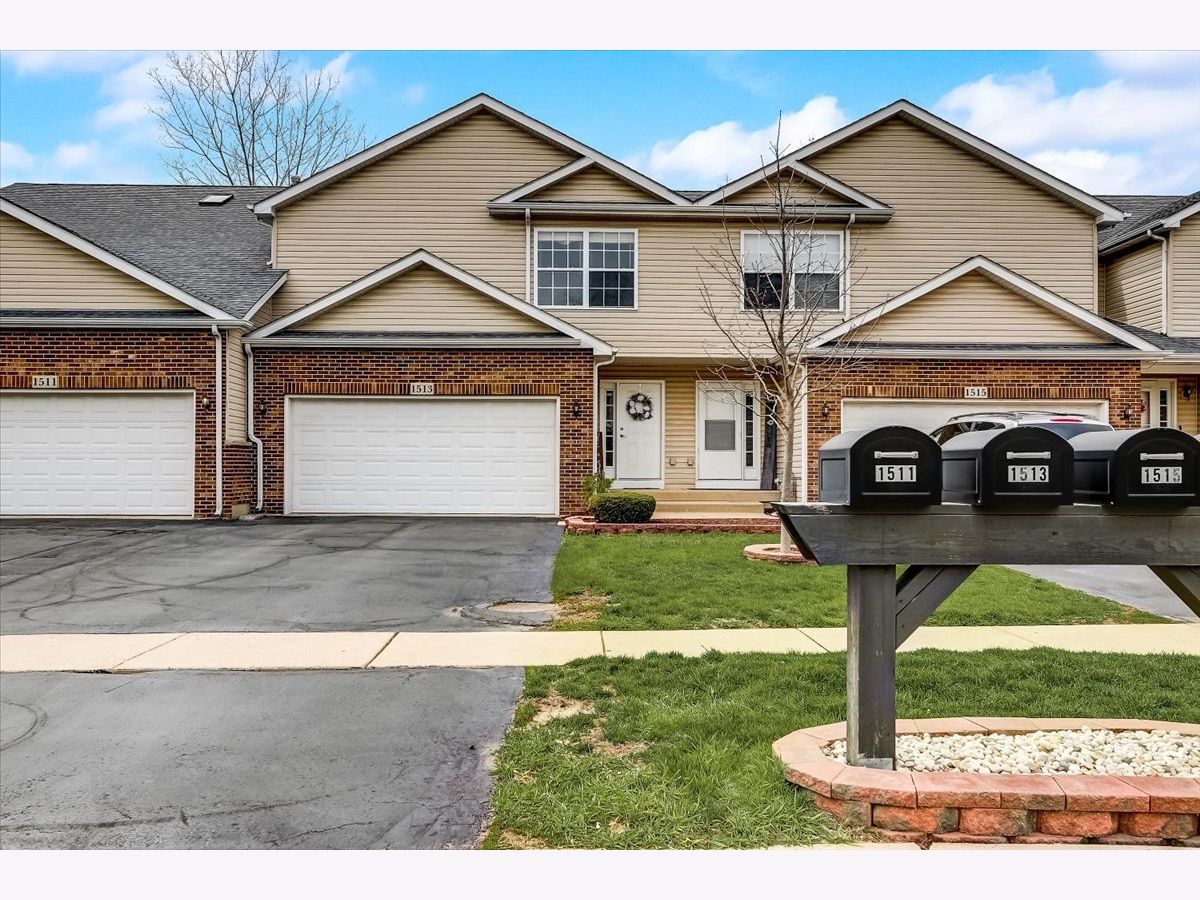 Townhomes & Condos Sold Hidden Valley Woodstock Illinois, 1513 Scarlett