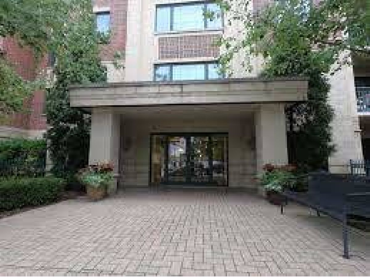 Condominiums Rented Village Centre Mount Prospect Illinois, 5 Central