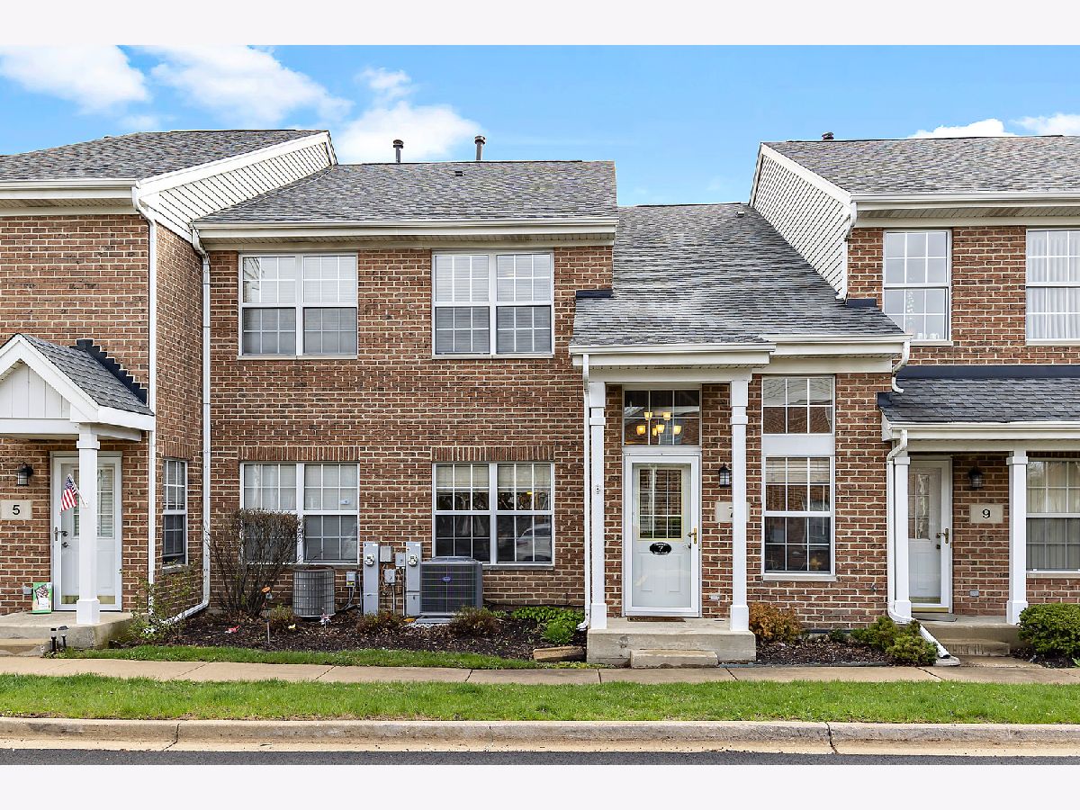 Townhomes Rented Astoria Place Elmhurst Illinois, 7 Astoria