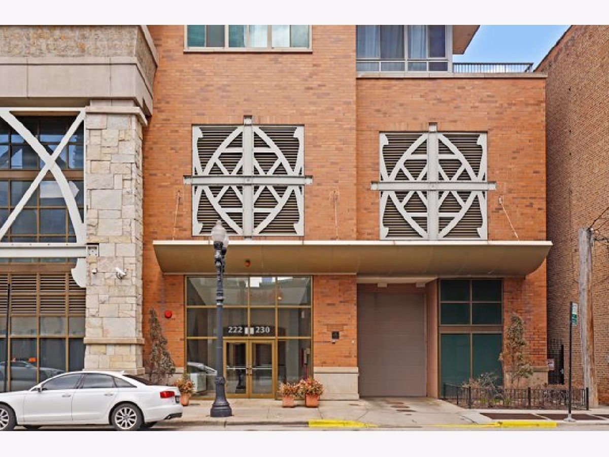 Condominiums Sold Venetian Chicago Illinois, 230 Division