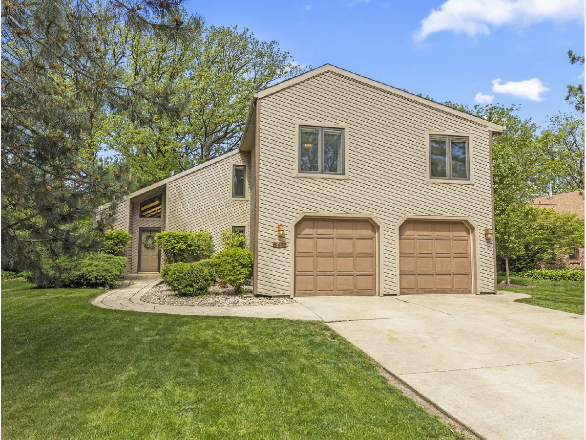 Homes Sold Mending Wall Woodridge Illinois, 8412 Autumn