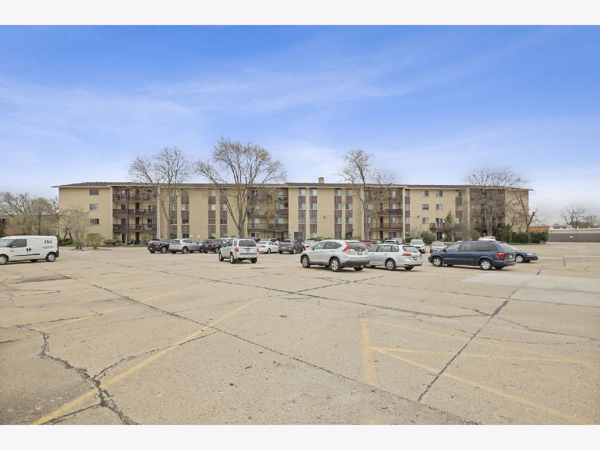 Condominiums Sold Country Acres Des Plaines Illinois, 640 Murray