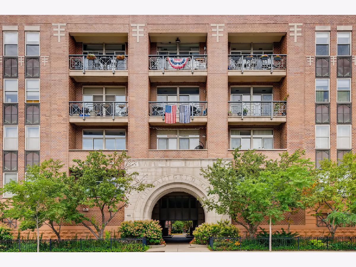 Townhomes & Condos & Homes Sold Altgeld Club Chicago Illinois, 1350 Fullerton
