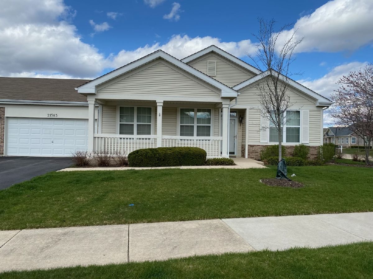 Townhomes & Condos & Homes Rented Carillon Lakes Crest Hill Illinois, 21583 Victory Lake