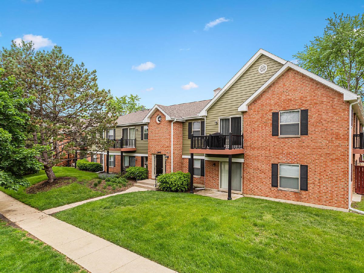 Condominiums Rented Chantecleer Lakes Naperville Illinois, 1344 Mcdowell