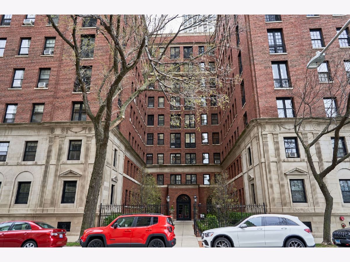 Condominiums Rented Marlborough Chicago Illinois, 400 Deming