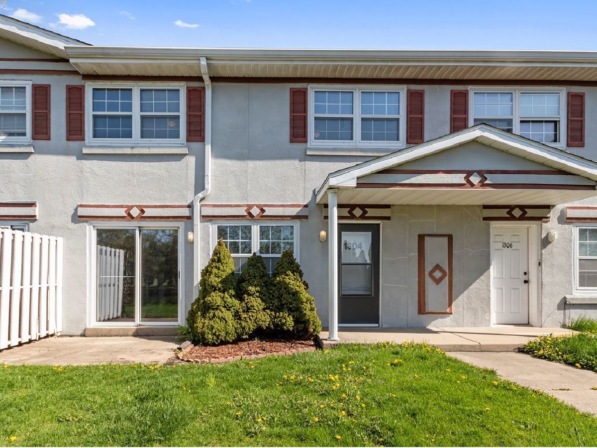 Townhomes Sold Green Meadow Trails Harvard Illinois, 1304 Green Meadow