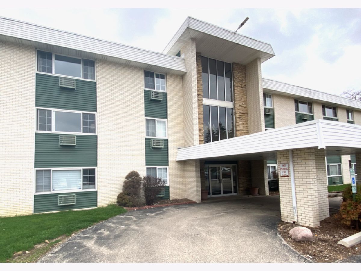 Condominiums Rented Winchester Valley Libertyville Illinois, 375 Winchester