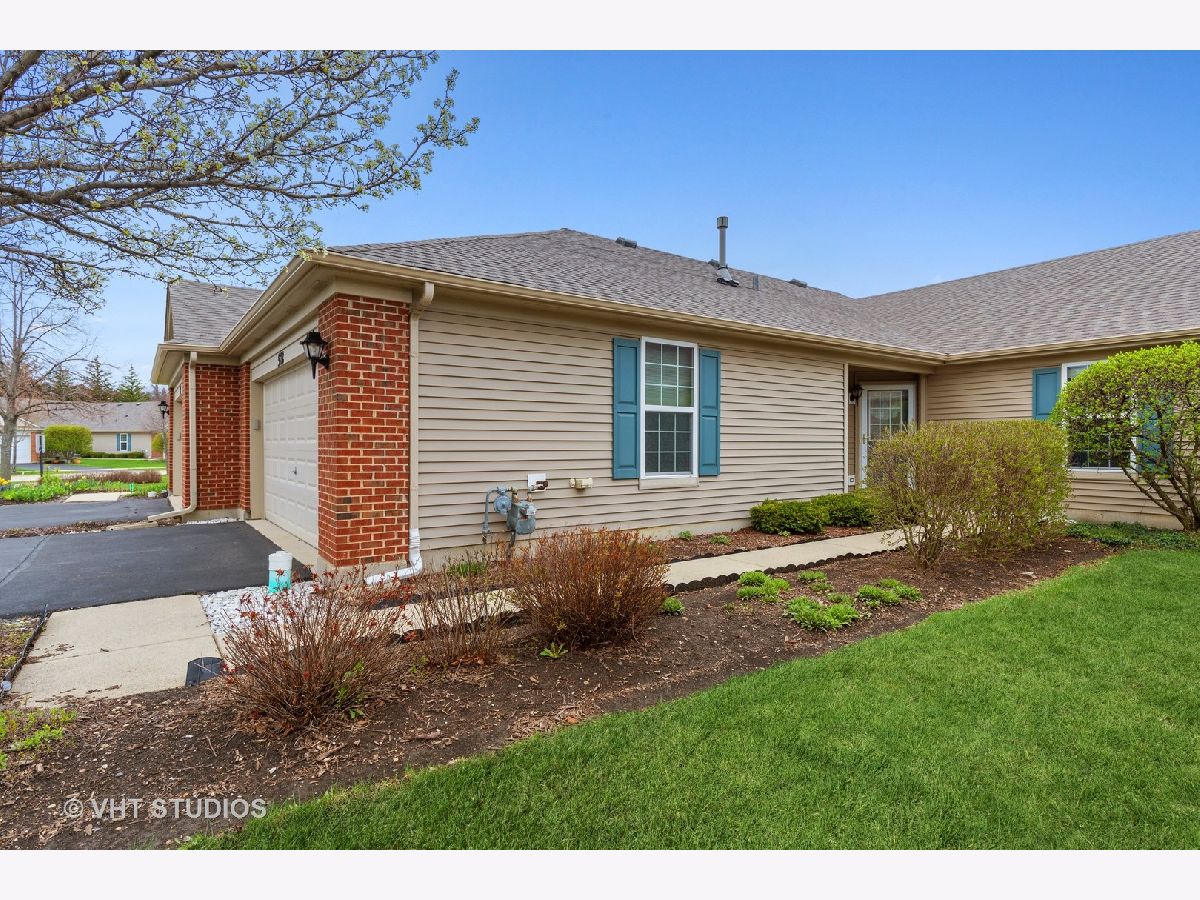 Condos & Townhomes Sold Bradford Place Clubs Round Lake Illinois, 572 Essington